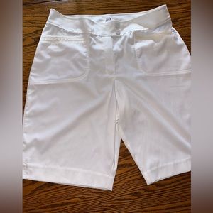 Tail women’s white golf shorts size 12 poly/spandex blend